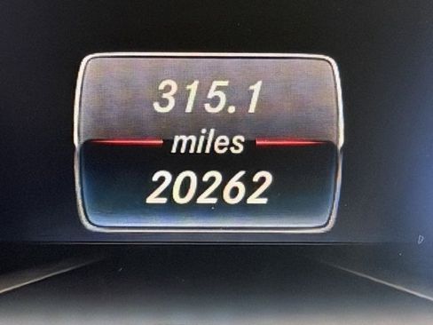 Used 2020 Mercedes-Benz SLC 300 image 3