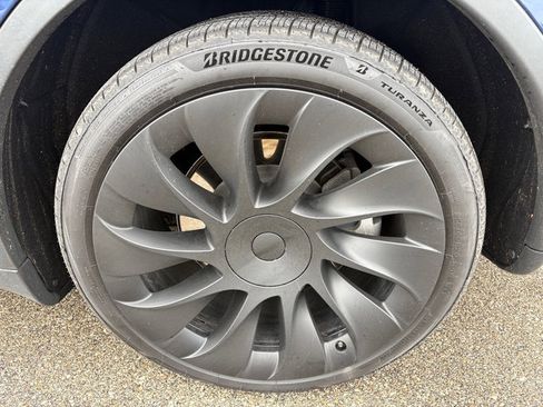 Used 2021 Tesla Model Y Long Range AWD/4WD image 31