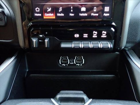Used 2024 RAM 2500 Big Horn w/ Night Edition AWD/4WD image 19
