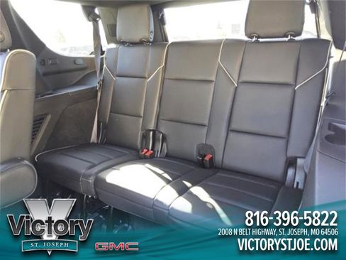 Used 2023 Cadillac Escalade Premium Luxury image 3