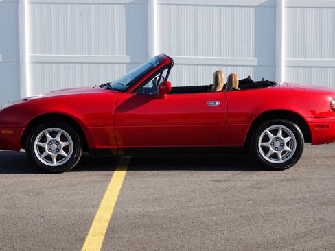 Used 1996 MAZDA MX-5 Miata M-Edition RWD image 12