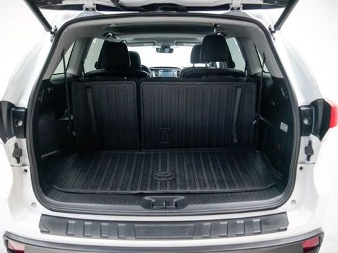Used 2019 Toyota Highlander XLE AWD/4WD image 13
