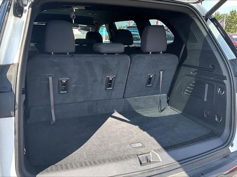 Used 2025 GMC Acadia Elevation AWD/4WD image 4