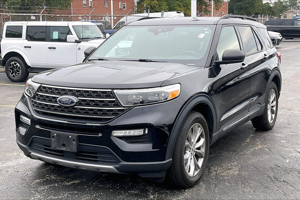 Used 2020 Ford Explorer XLT w/ Equipment Group 202A AWD/4WD image 11