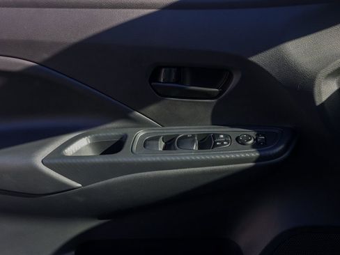 Used 2025 Nissan Versa S w/ Trunk Package image 28