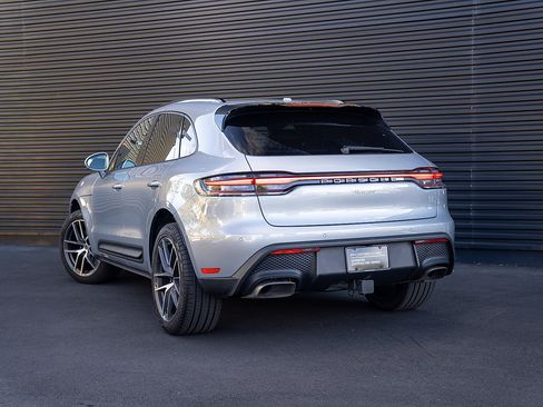 Certified 2025 Porsche Macan image 3