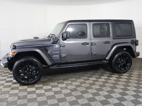 Used 2022 Jeep Wrangler Unlimited Sahara w/ Cold Weather Group AWD/4WD image 16