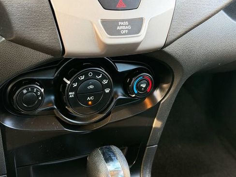 Used 2013 Ford Fiesta SE FWD image 16