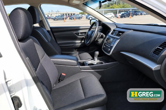 Used 2017 Nissan Altima 2.5 SR w/ LED Appearance Package FWD image 11
