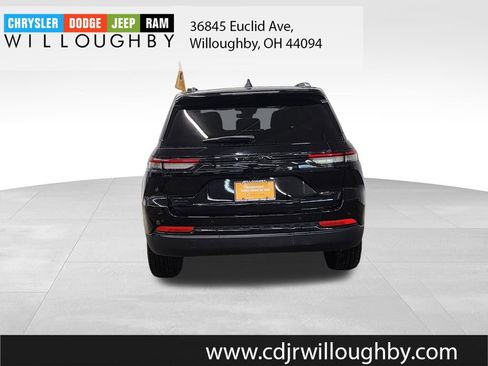 Certified 2025 Jeep Grand Cherokee Altitude AWD/4WD image 7