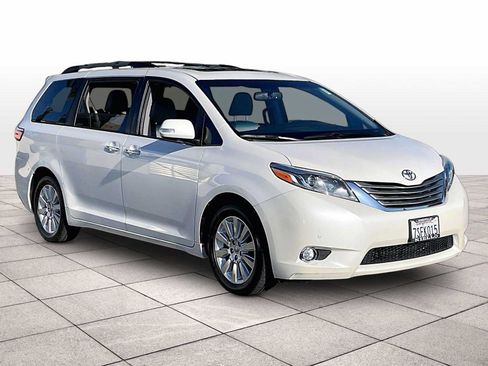 Used 2016 Toyota Sienna Limited FWD image 2
