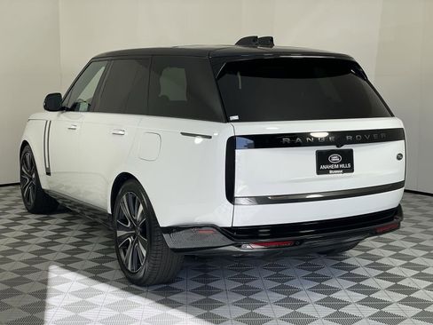 Certified 2023 Land Rover Range Rover SE image 3