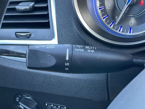 Used 2019 Chrysler 300 Limited image 17