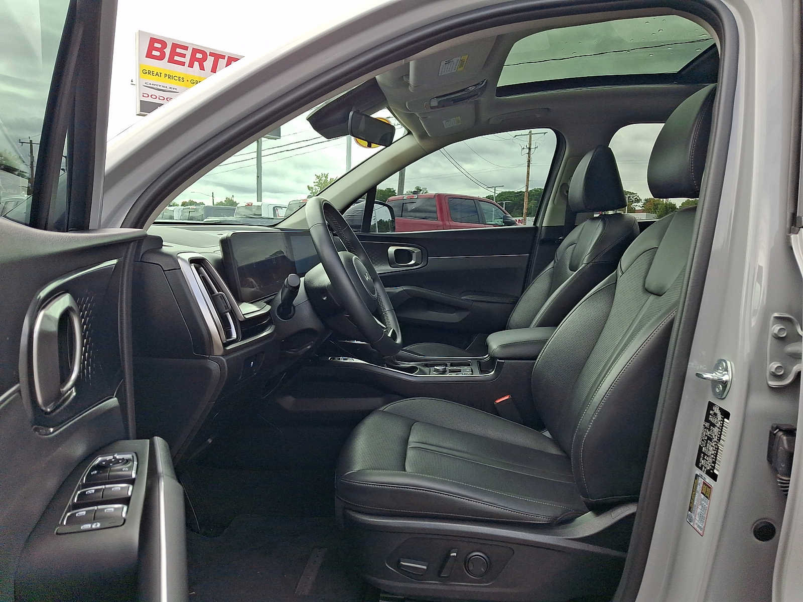 Used 2024 Kia Sorento S w/ Panoramic Sunroof Package AWD/4WD image 16