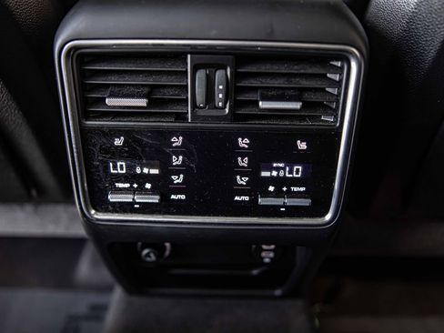 Used 2021 Porsche Cayenne E-Hybrid image 36