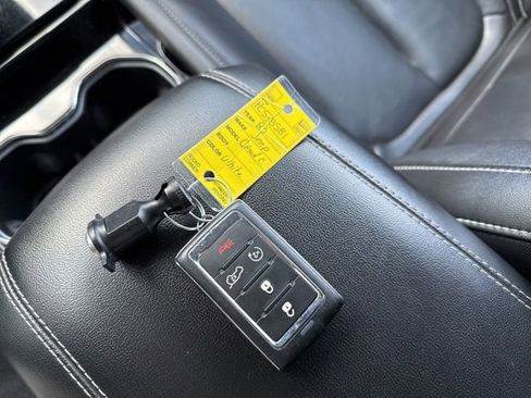 Used 2023 Jeep Grand Cherokee Limited image 34