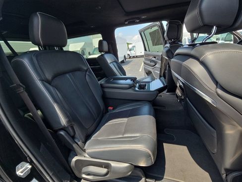 Used 2023 Jeep Grand Wagoneer Series II AWD/4WD image 32