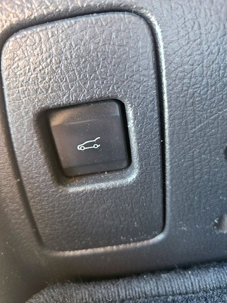 Used 2014 Lincoln MKX AWD w/ Equipment Group 102A image 27