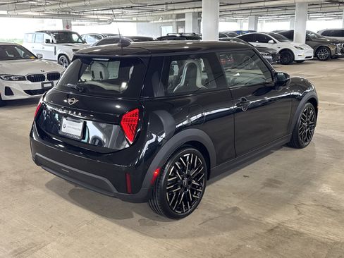 Used 2025 MINI Cooper 2-Door Hardtop FWD image 8