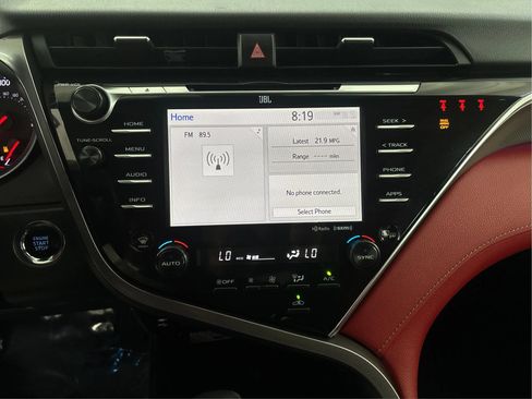Used 2018 Toyota Camry XSE FWD image 19