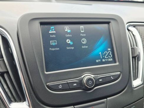 Used 2017 Chevrolet Malibu LT FWD image 15