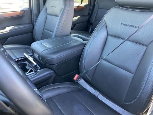 Used 2025 GMC Yukon XL Denali AWD/4WD image 15