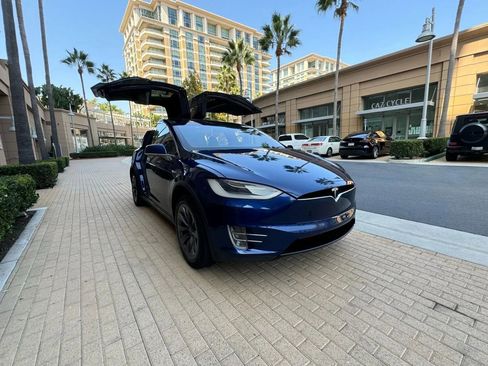 Used 2018 Tesla Model X 75D AWD/4WD image 4