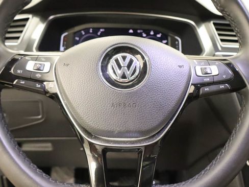 Used 2020 Volkswagen Tiguan SEL AWD/4WD image 12