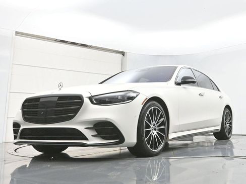 Used 2022 Mercedes-Benz S 580 4MATIC Sedan w/ AMG Line Package image 39