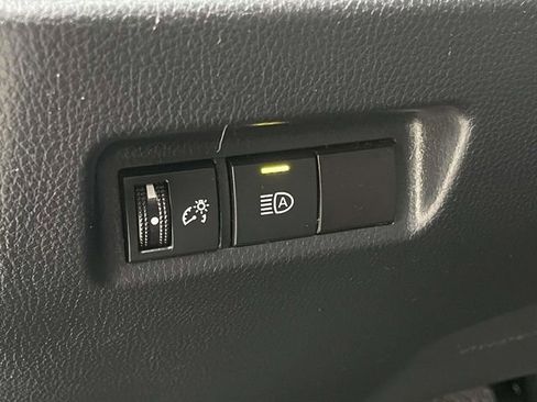 Used 2021 Toyota RAV4 LE image 19