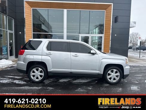Used 2017 GMC Terrain SLE image 17