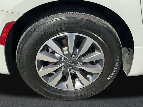 Used 2021 Chrysler Pacifica Touring-L w/ Uconnect Theater Family Group image 8