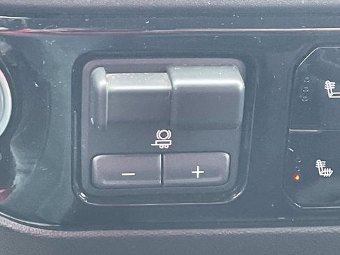 Used 2022 Chevrolet Silverado 1500 LT image 24