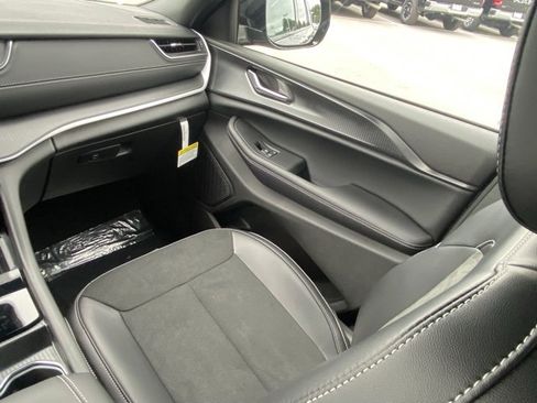 New 2025 Jeep Grand Cherokee L Altitude image 37