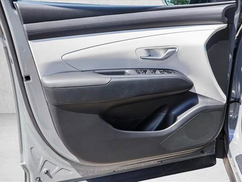 Used 2025 Hyundai Tucson SE AWD/4WD image 12
