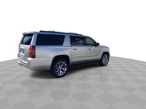 Used 2017 Chevrolet Suburban LT image 8
