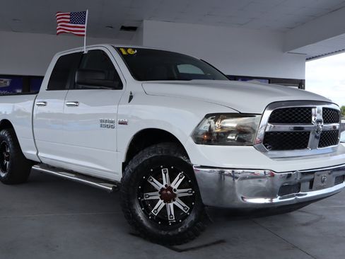 Used 2016 RAM 1500 Classic SLT image 3