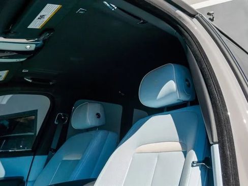 Used 2025 Rolls-Royce Cullinan Black Badge image 13