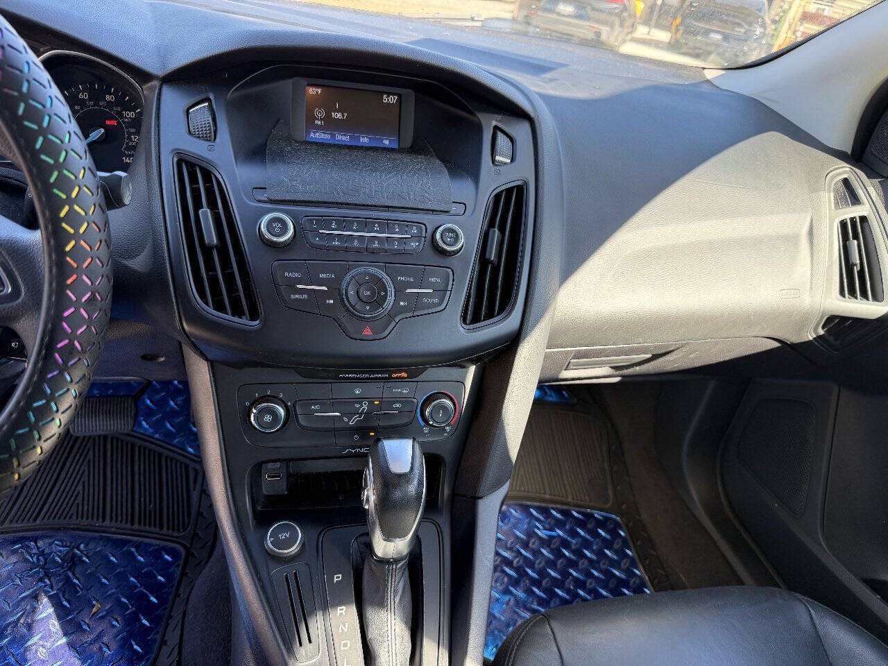 Used 2015 Ford Focus SE FWD image 14