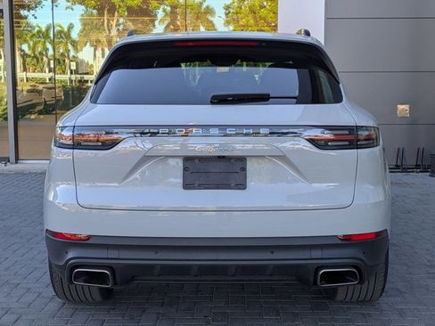 Used 2023 Porsche Cayenne Platinum Edition image 6