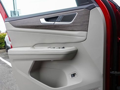 Certified 2025 Volkswagen Atlas SEL image 14