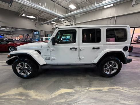 Used 2018 Jeep Wrangler Unlimited Sahara w/ Uconnect 4C Nav & Sound Group AWD/4WD image 33