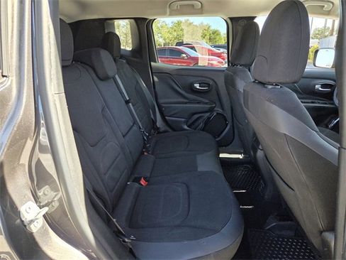 Certified 2017 Jeep Renegade Altitude w/ Advanced Technology Group image 15