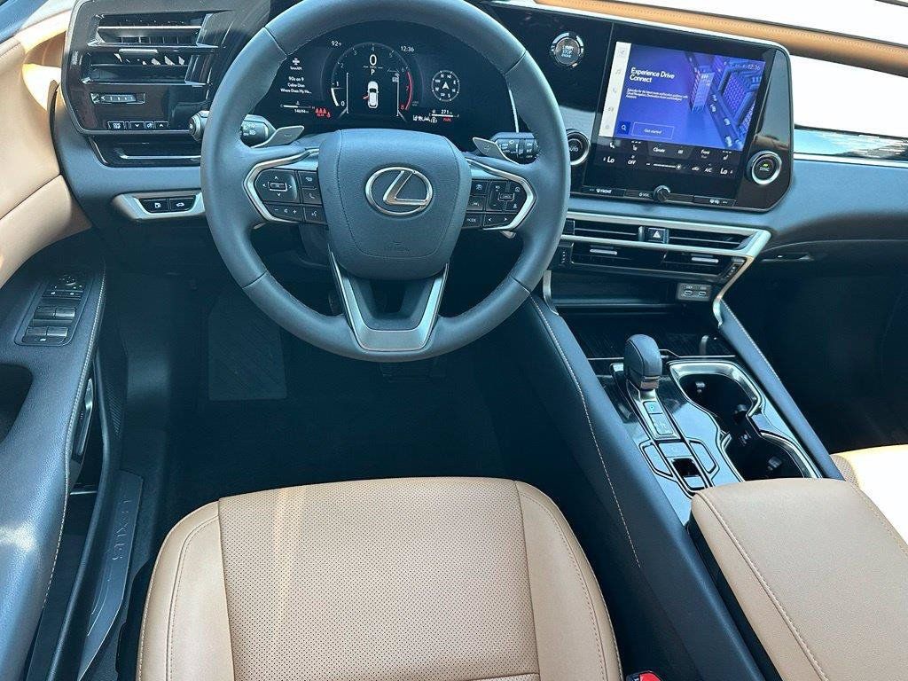 Used 2025 Lexus RX 350 FWD w/ Accessory Package image 8