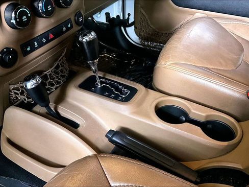 Used 2015 Jeep Wrangler Unlimited Sahara w/ Connectivity Group image 17