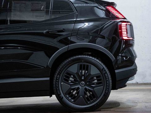 New 2026 Volvo EX30 Cross Country Ultra image 4