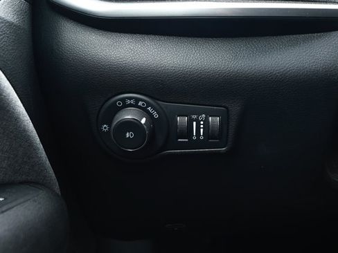 Used 2024 Jeep Compass Latitude AWD/4WD image 12