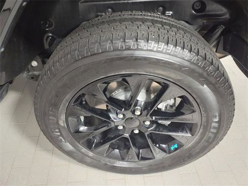 Used 2022 Jeep Wrangler Unlimited Sahara w/ Cold Weather Group image 16