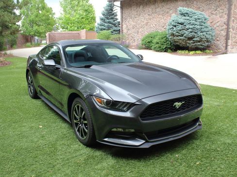 Used 2017 Ford Mustang Coupe RWD image 3