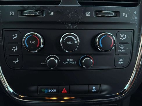 Used 2018 Dodge Grand Caravan SXT w/ Blacktop Package image 18